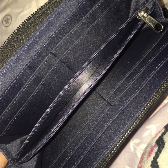 Tommy Hilfiger Cream & Black Wallet - Picture 4 of 4